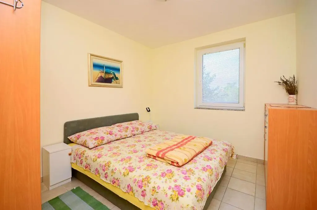 Apartment D-1 Klimno 0*,