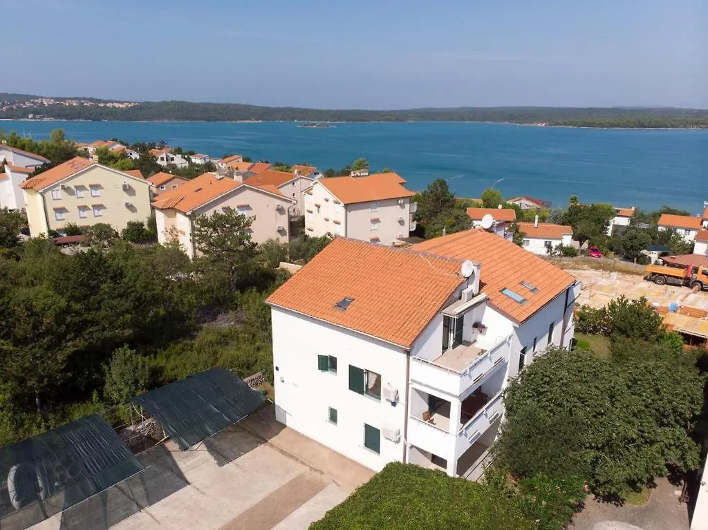 Apartment D-1 Klimno 0*,  Croatia